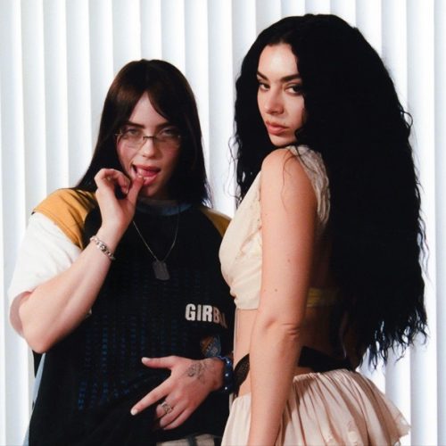 Charli XCX lança “Guess” com Billie Eilish: veja o novo clipe e descubra mais